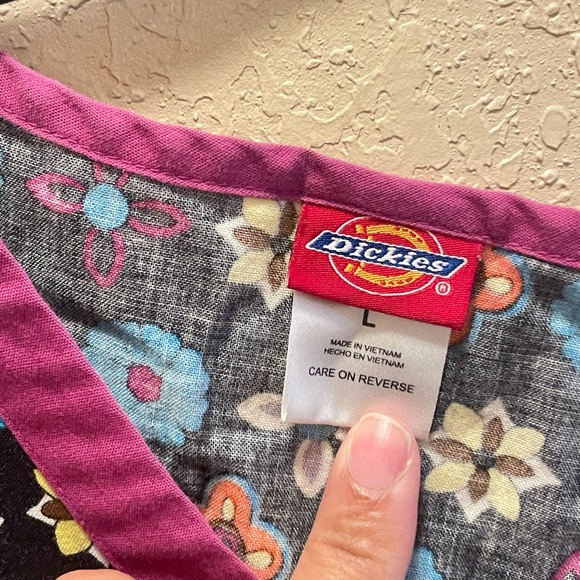 Dickies scrub top - Picture 2 of 5